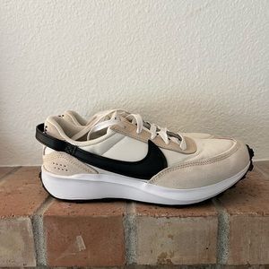 WOMEN'S NIKE WAFFLE DEBUT CASUAL SHOES
